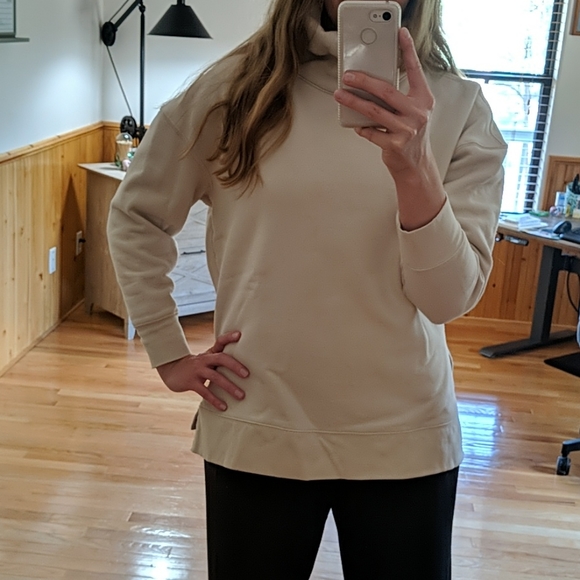 Athleta Sweaters - Cream athleta funnel sweatshirt